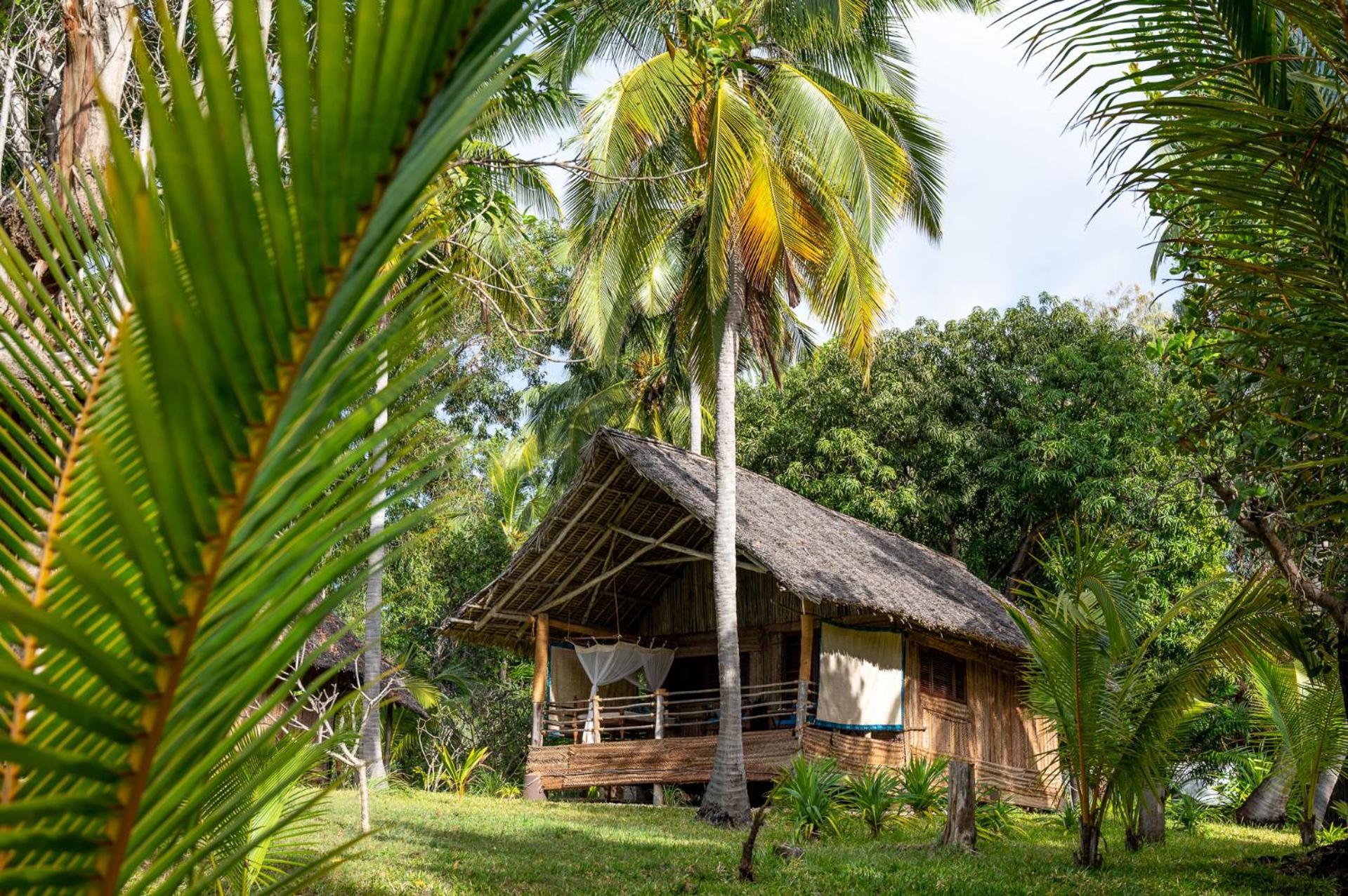 Pole Pole Bungalows Utende Экстерьер фото